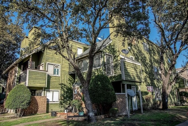 Photo - 9833 Walnut St