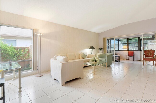 Photo - 13759 Date Palm Ct Unit A
