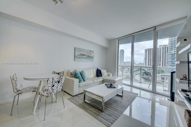 Photo - 465 Brickell Ave Unit 904