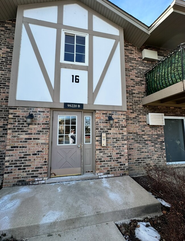 Photo - 9S070 Lake Dr Condo Unit 106-16