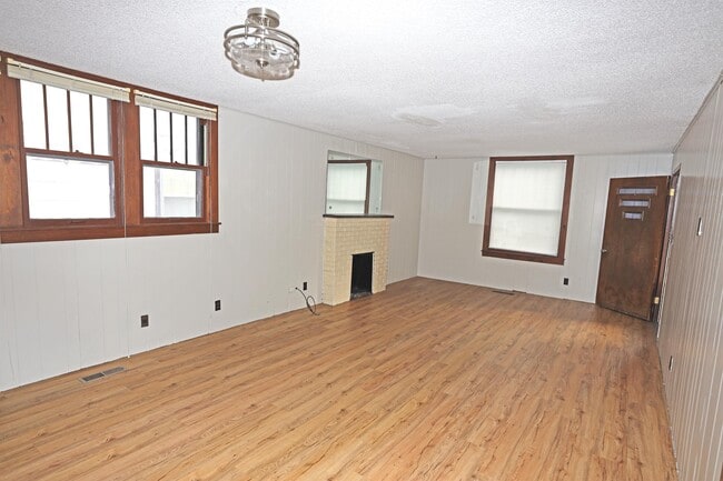 Building Photo - 344 E Adams Ave Rental