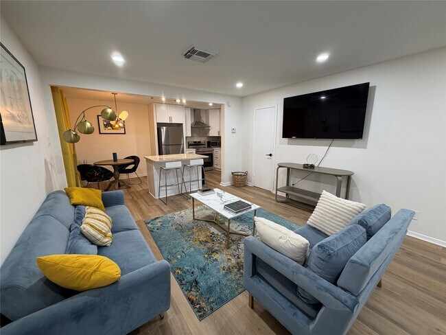 Photo - 2012 Brun St Unidad A