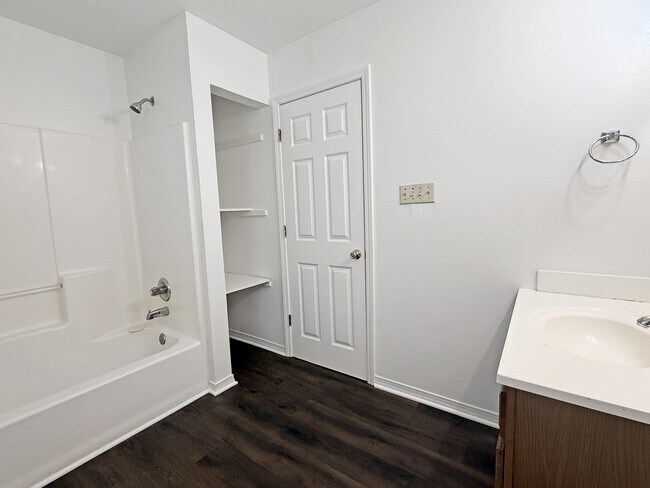 Photo - 2900 Clermont St