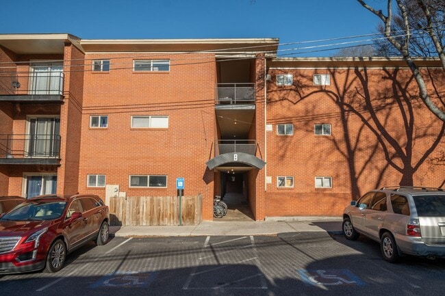 Photo - 250 Little St