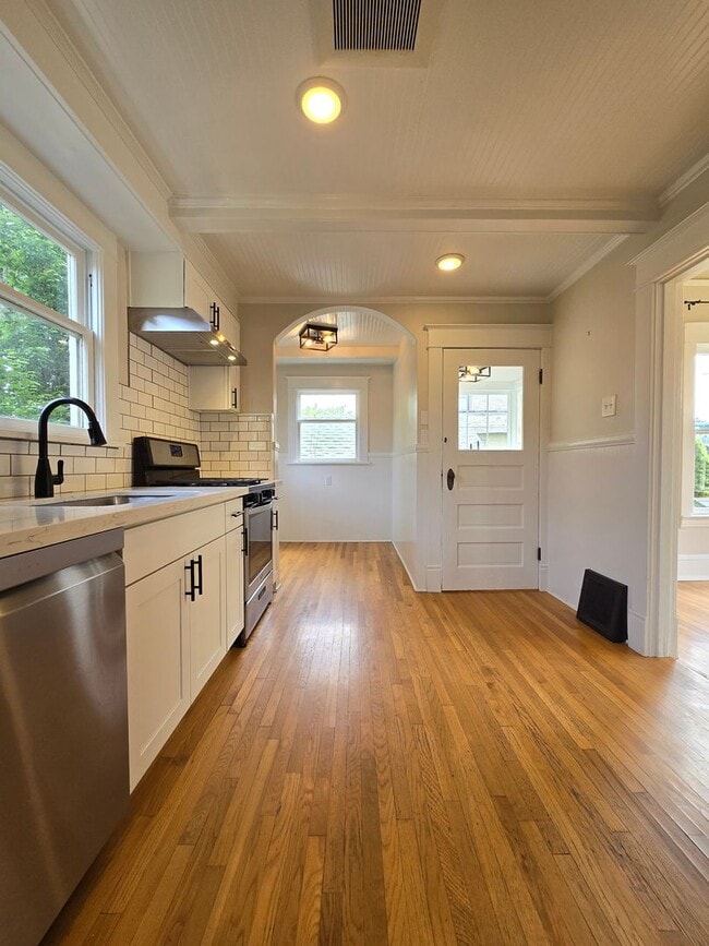 Photo - 1631 Oakes Ave
