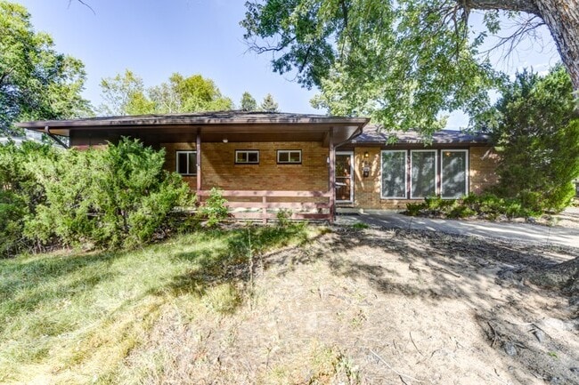 Photo - Pre-Lease August 2026; Large 5 Bedroom 3 B...