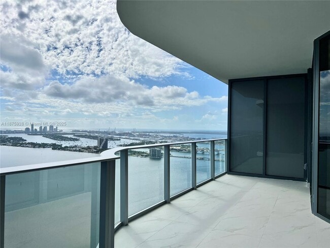 Photo - 700 NE 24th St Unidad 4602-S