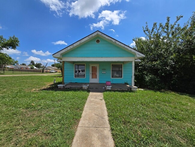 Charming 2 bedroom, 1 bathroom home - Charming 2 bedroom, 1 bathroom home