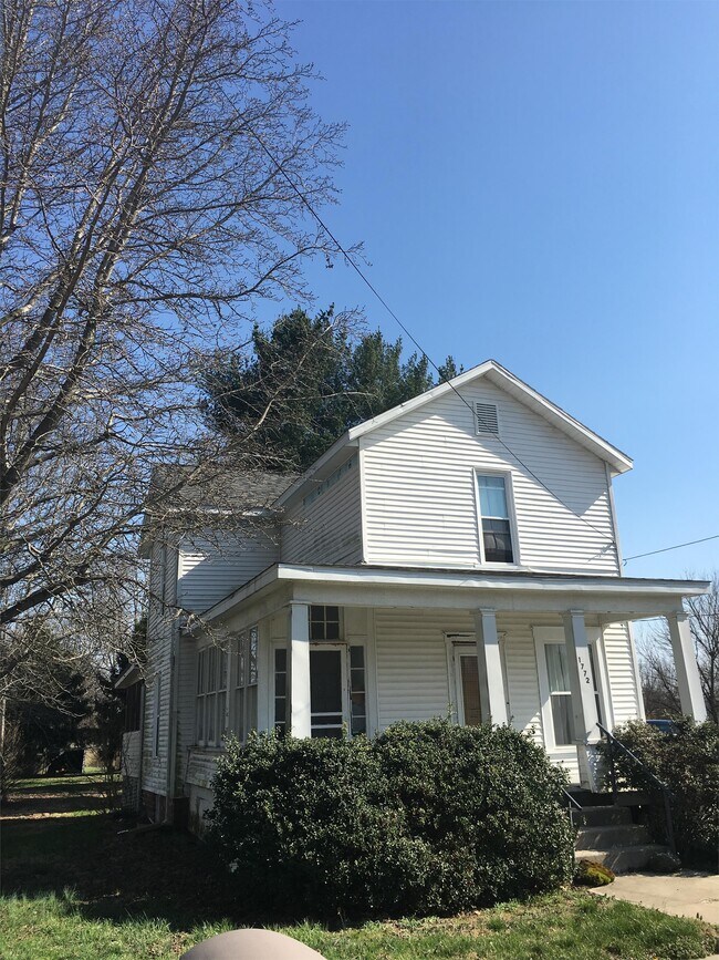 Building Photo - 1772 Hill St