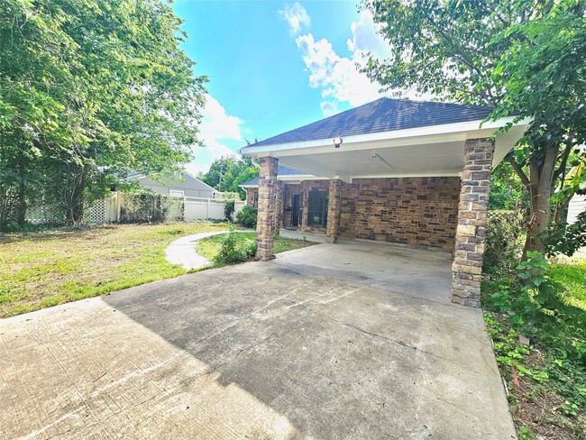 Building Photo - 5122 Dickens Rd Rental