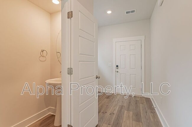 Photo - 422 Ellis Mill St