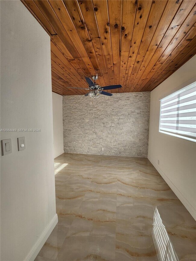 1113 NE 8th St Unidad Efficiency