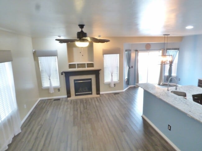 Photo - 3 Bd 3.5 Bath Model Like Townhome in Riverton