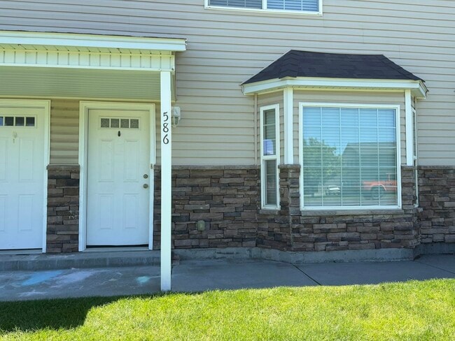 Building Photo - 586 Legacy Ln