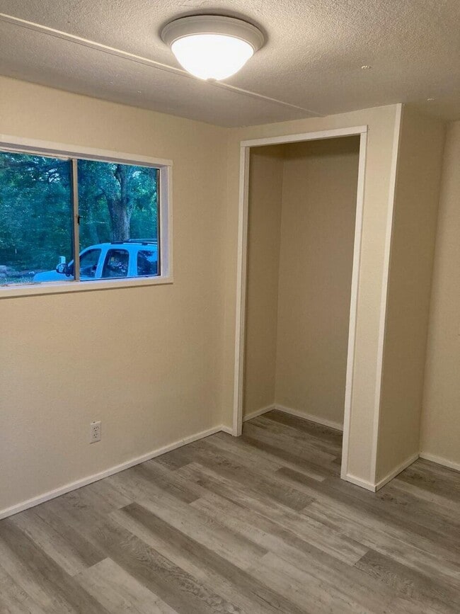 Photo - 8146 Binkley St