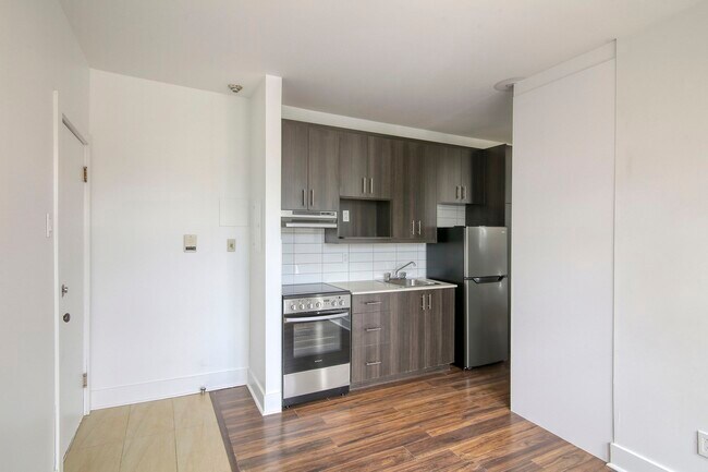 Photo - 4715 Chem. Queen Mary Unit 24