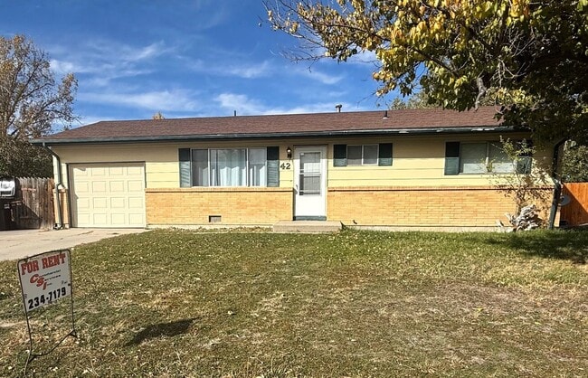 Building Photo - 3 Bedroom House w/ Garage