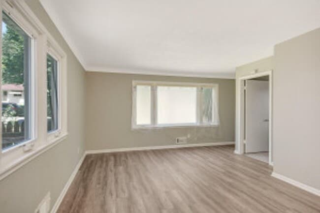 Photo - 996 Fremont Ave E