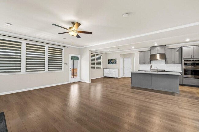 Photo - 405 Founders Walk