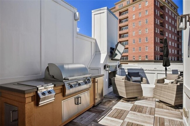 Photo - 3667 Peachtree Rd NE