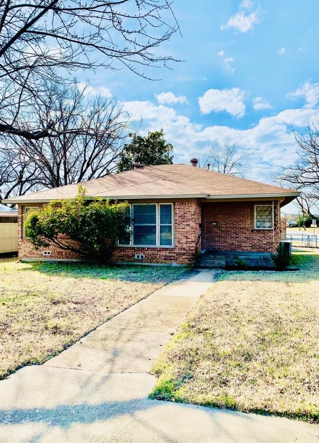 Building Photo - 226 Tolbert Ave