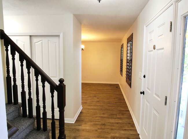 Beautiful 5 Bd. 3.5 Bath Home w/Mother-In-... - Beautiful 5 Bd. 3.5 Bath Home w/Mother-In-...