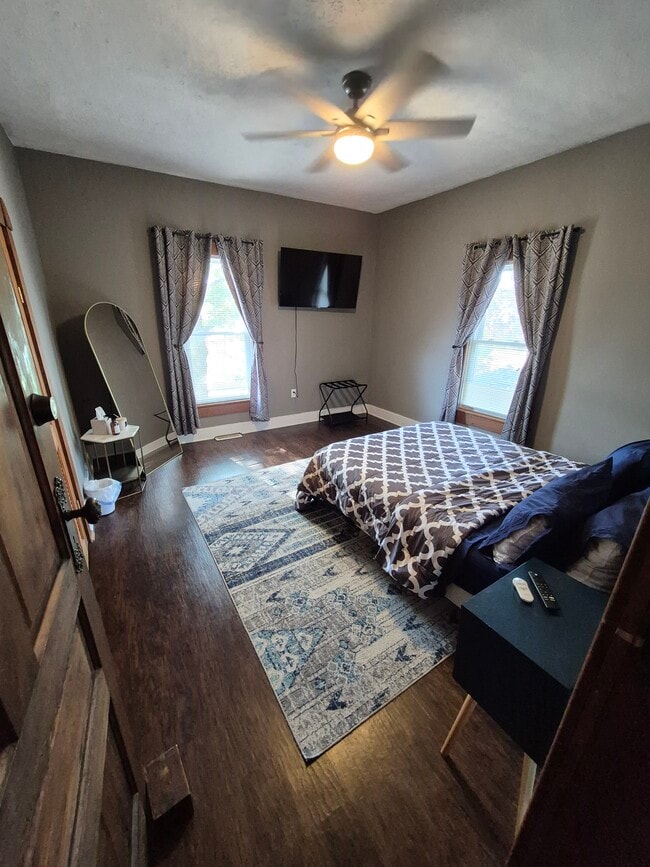 Photo - 615 N Meridian St