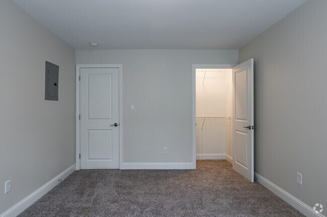 1-A 1BR, 1BA 570sf