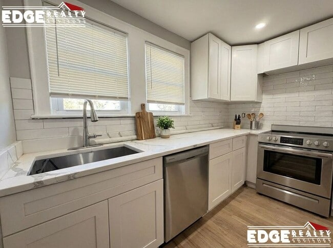 Building Photo - 2 Portina Rd Unit 1