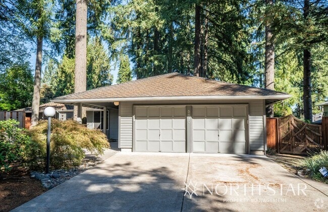 Building Photo - Charming One Level Home In The Four Season...