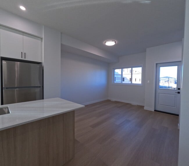 Photo - 18120-18128 28 Ave SW