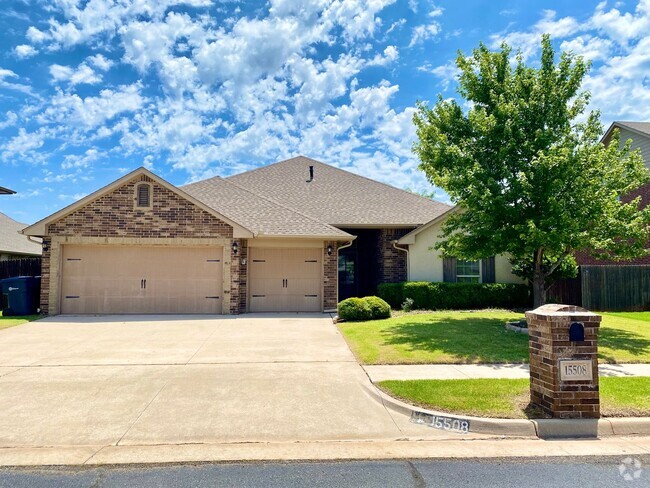 Building Photo - 4 Bed, 2 Bath in Gated Edmond Neighborhood Rental