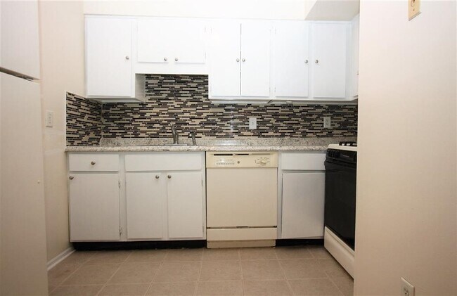 Photo - 228 Christopher Columbus Dr Unit G