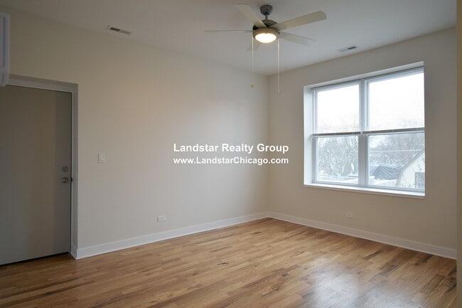 3804 W Montrose Ave Unit 201