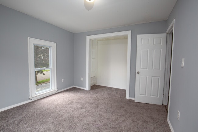 Photo - 399 S Division St