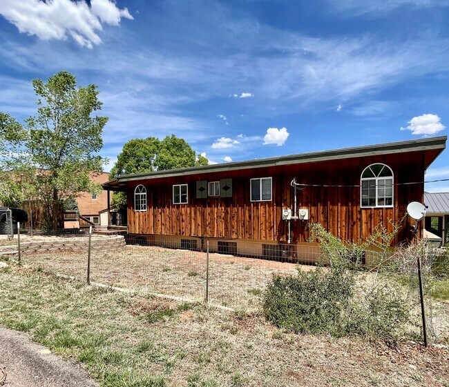 Manitou Springs 2 bedroom / 1 bath Availab... Rental House Rental in