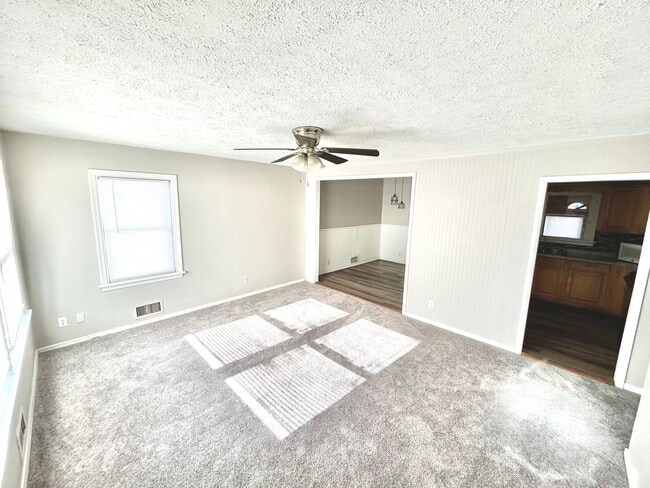 Photo - 110 E Gray St