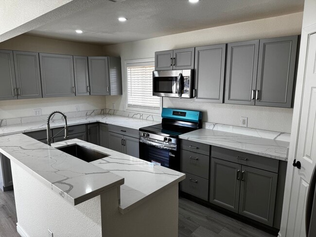 Photo - Downtown Single Story - Corner Lot - Remod...