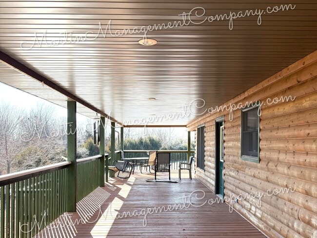 Photo - 700 Locust Ave