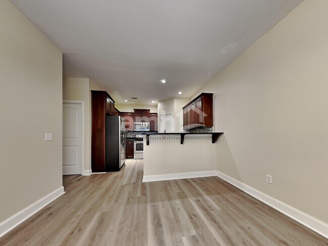 Photo - 40 Teachers Row