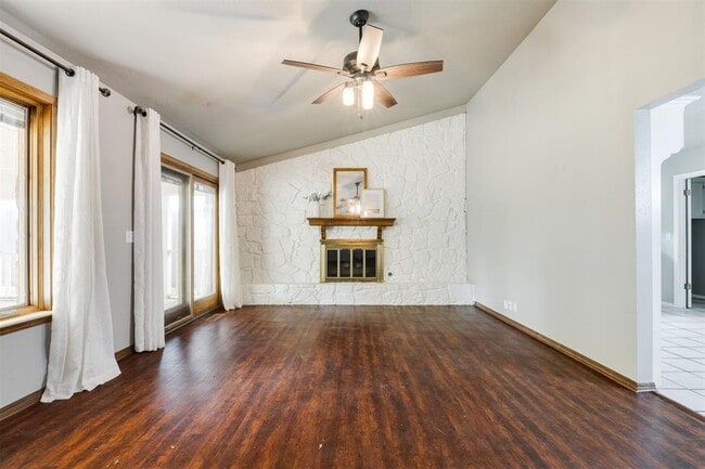 Photo - 320 Elwood Dr