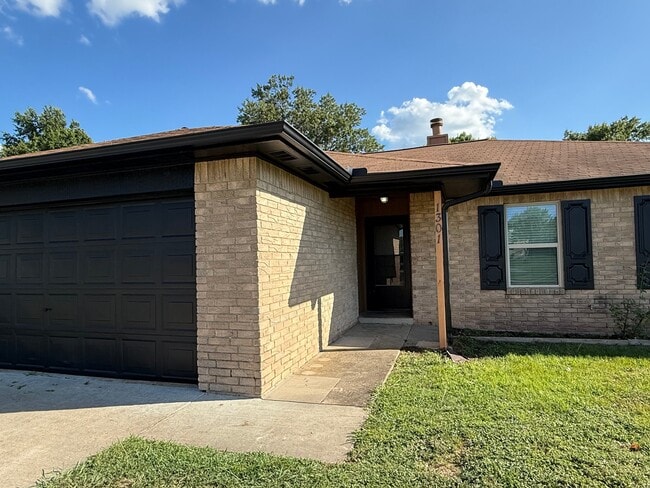 1301 W Waco St