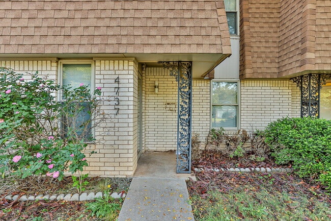 Photo - 4737 48th St