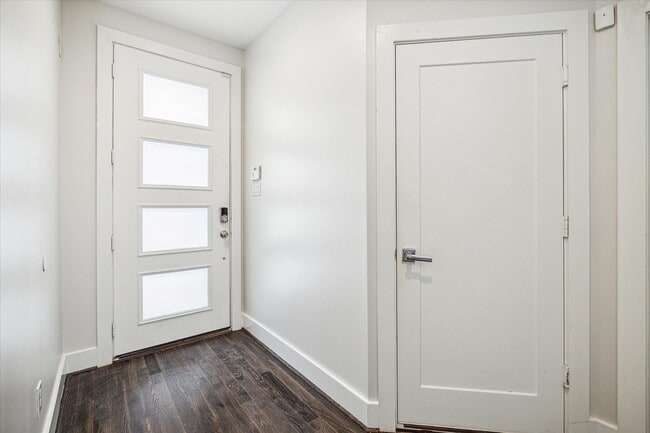 Photo - 1827 Ennis St