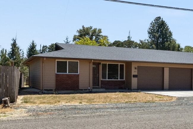 2 Bedroom Duplex **MOVE IN SPECIAL** $500 ... - 2 Bedroom Duplex **MOVE IN SPECIAL** $500 ... Apartment