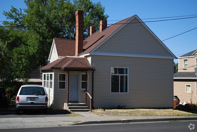 Building Photo - 325 NE Whitman St Rental