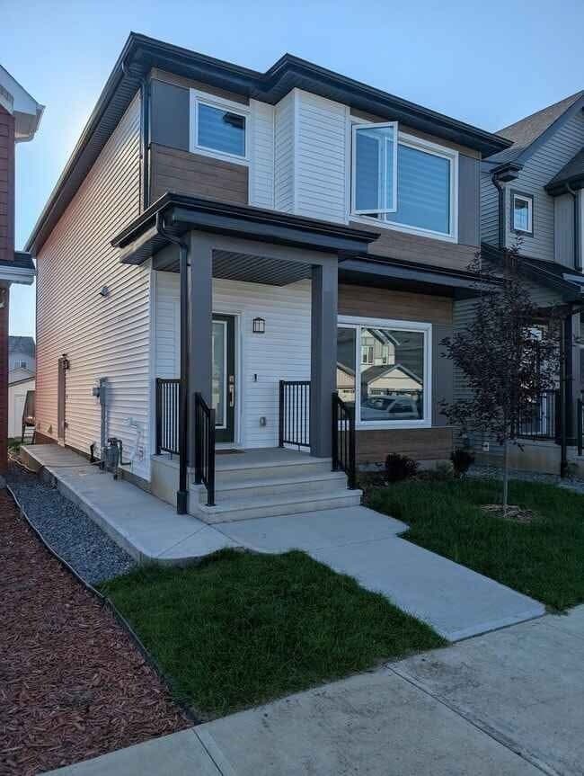 Photo - 9335 152 St NW Unit B