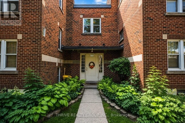 Photo - 50 Ridout St S Unit 35