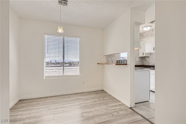 Building Photo - 716 Pensacola Ln Unit 3