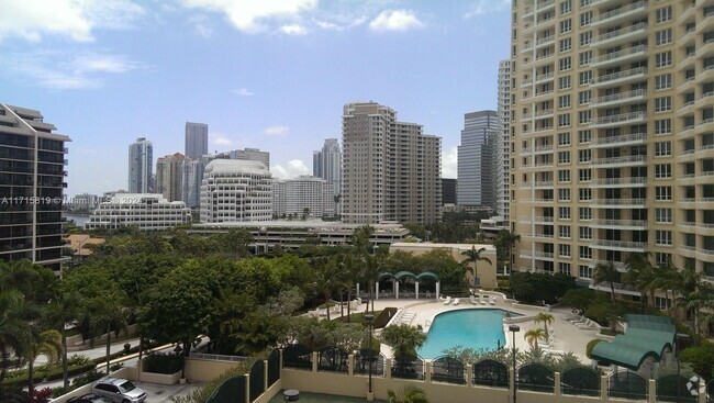 Building Photo - 848 Brickell Key Dr Unit 906 Rental